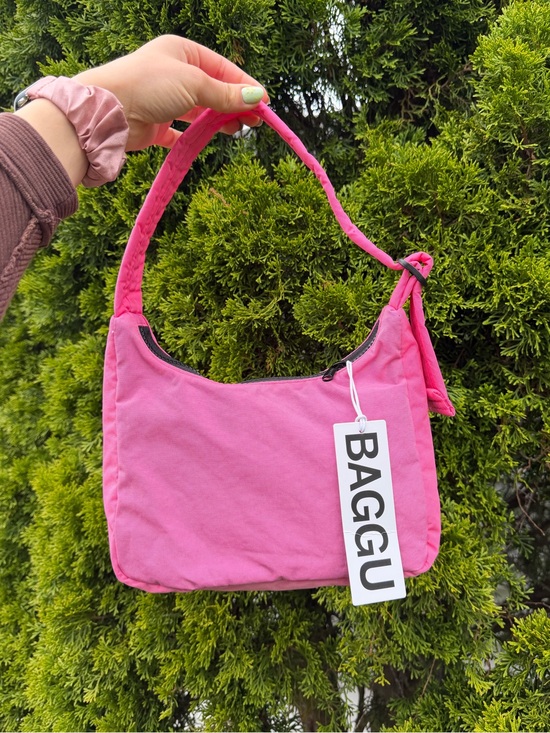BAGGU Handbags - NWT BAGGU Mini Nylon Shoulder Bag